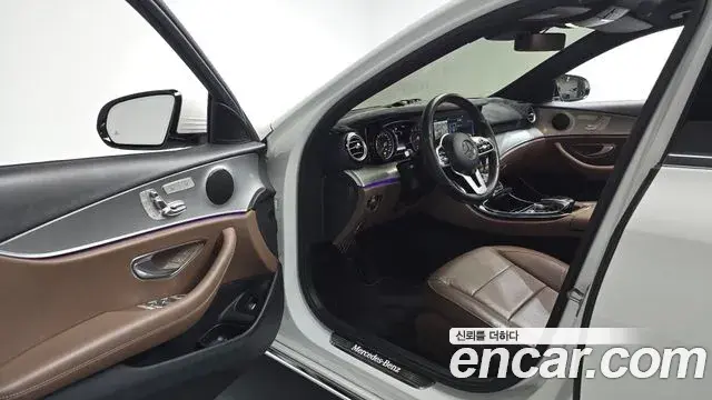 Mercedes-Benz E-Class 2018 — Photo 23/32