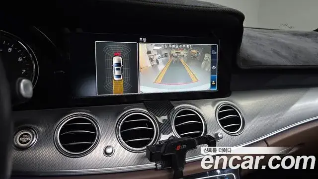 Mercedes-Benz E-Class 2018 — Photo 24/32