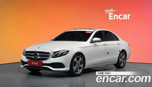 Mercedes-Benz E-Class 2018 — Photo 13/32