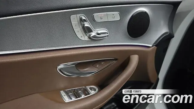 Mercedes-Benz E-Class 2018 — Photo 26/32