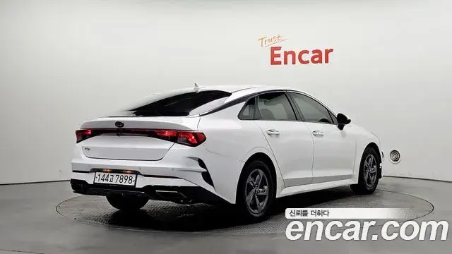 Kia K5 2020 — ფოტო 14/20