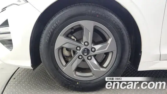 Kia K5 2020 — ფოტო 13/20