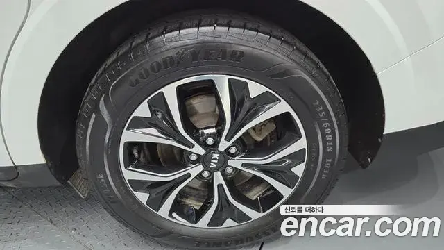Kia Carnival 2021 — Photo 9/31