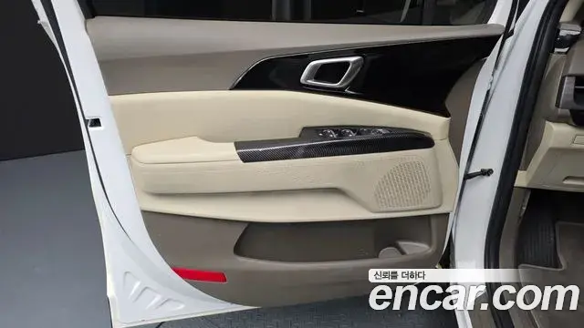 Kia Carnival 2021 — Photo 6/31