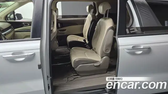 Kia Carnival 2021 — Photo 27/31