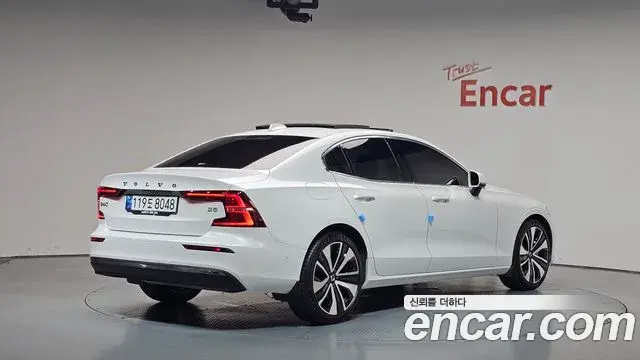 Volvo S60 2023 — ფოტო 11/36