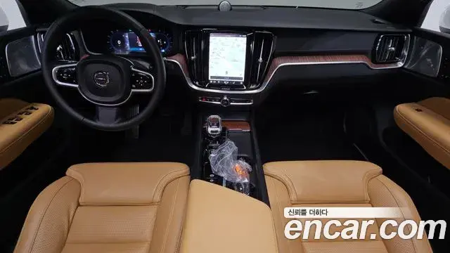 Volvo S60 2023 — ფოტო 35/36