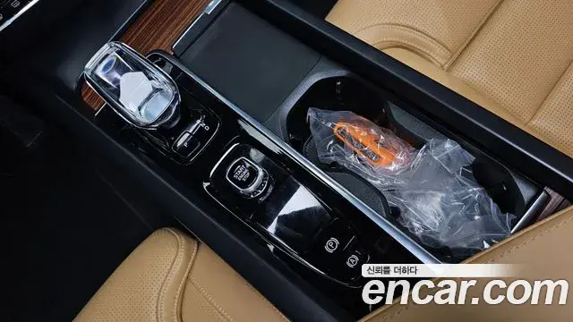 Volvo S60 2023 — ფოტო 29/36