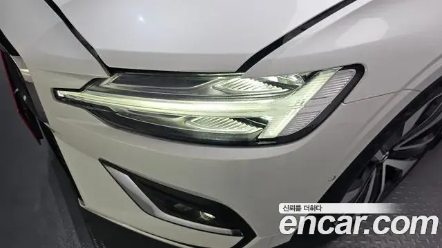 Volvo S60 2023 — ფოტო 19/36