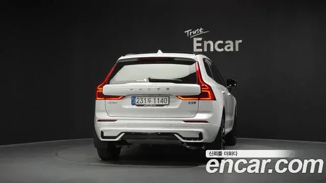 Volvo XC60 2025 — Şəkil 17/38