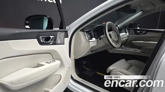 Volvo XC60 2025 — Şəkil 2/38