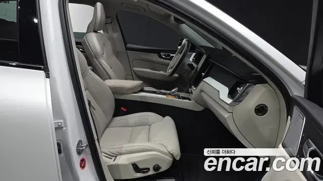 Volvo XC60 2025 — Şəkil 27/38