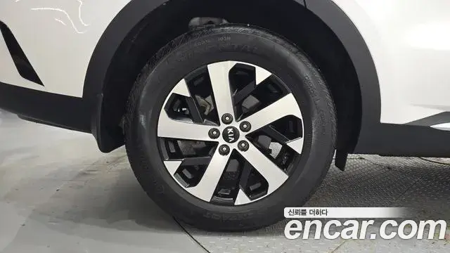 Kia Sorento 2021 — Фото 5/20
