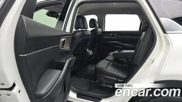 Kia Sorento 2021 — Photo 27/34