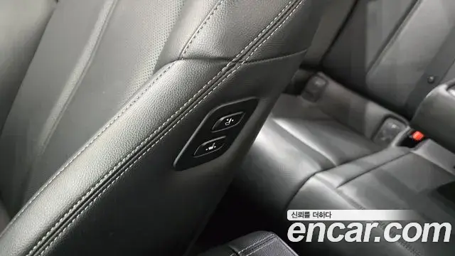 Genesis G70 2019 — Photo 19/30