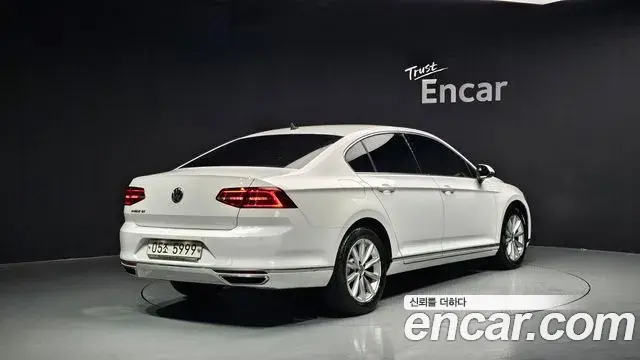 Volkswagen Passat GT 2018 — Photo 13/20