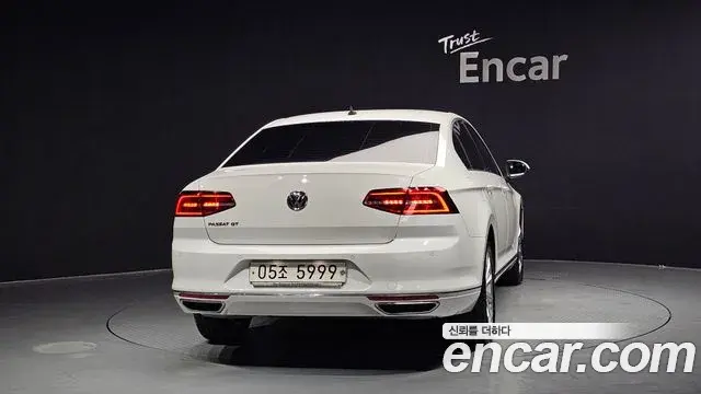 Volkswagen Passat GT 2018 — Photo 6/20