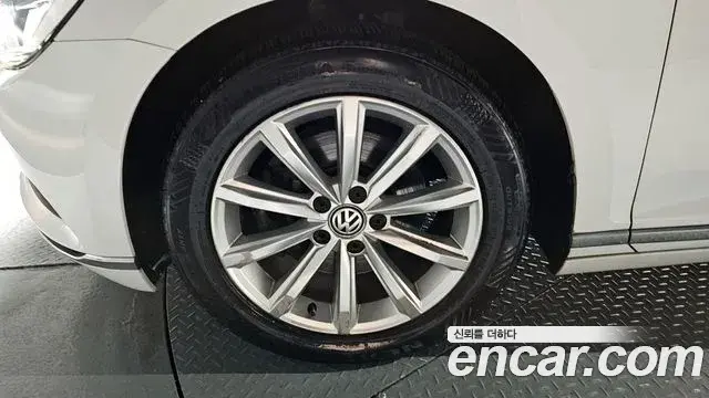 Volkswagen Passat GT 2018 — Photo 16/20