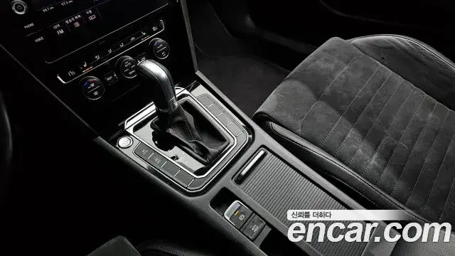 Volkswagen Passat GT 2018 — Photo 10/20