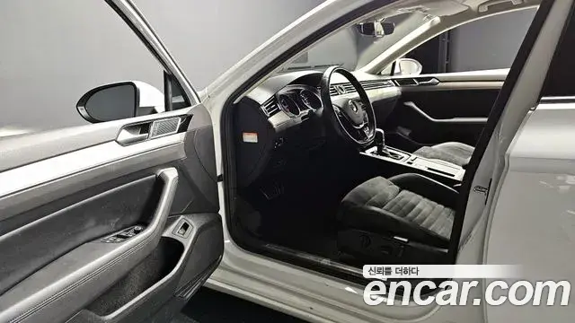Volkswagen Passat GT 2018 — Photo 5/20
