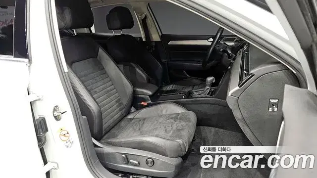 Volkswagen Passat GT 2018 — Photo 12/20