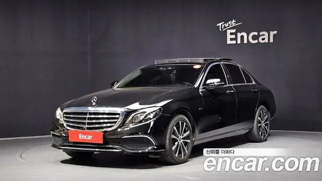 Mercedes-Benz E-Class 2019 — Фото 1/20