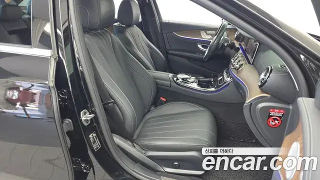 Mercedes-Benz E-Class 2019 — Фото 11/20