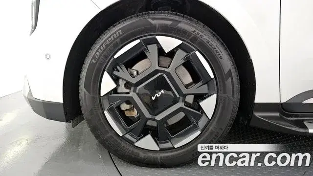 Kia Carnival 2024 — Şəkil 29/32