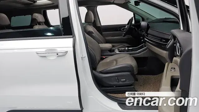 Kia Carnival 2024 — Şəkil 30/32