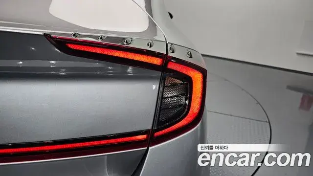 Hyundai Sonata Hybrid 2019 — Photo 19/30
