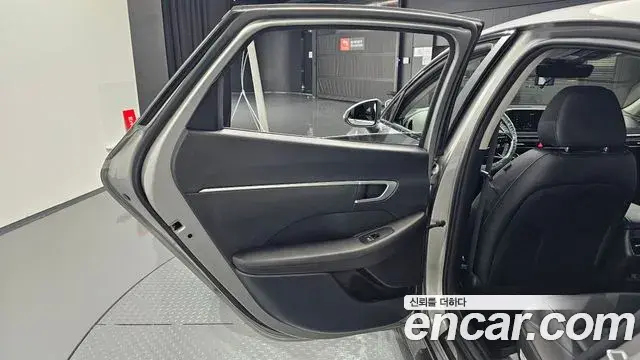 Hyundai Sonata Hybrid 2019 — Photo 17/30
