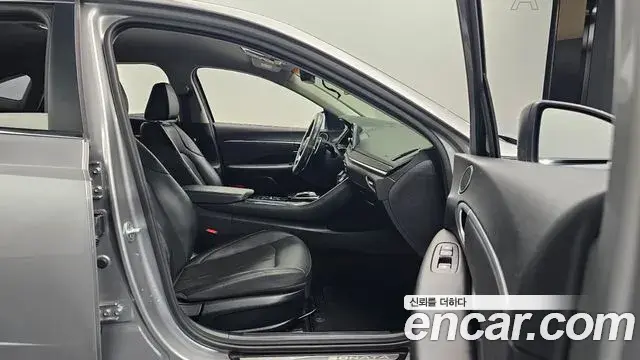 Hyundai Sonata Hybrid 2019 — Photo 12/30