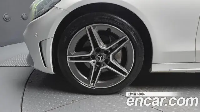 Mercedes-Benz C-Class 2019 — Фото 5/20