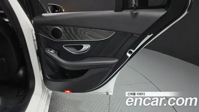 Mercedes-Benz C-Class 2019 — Photo 23/30