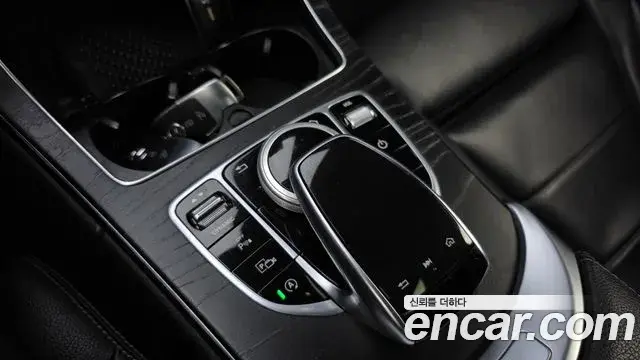 Mercedes-Benz C-Class 2019 — Photo 26/30