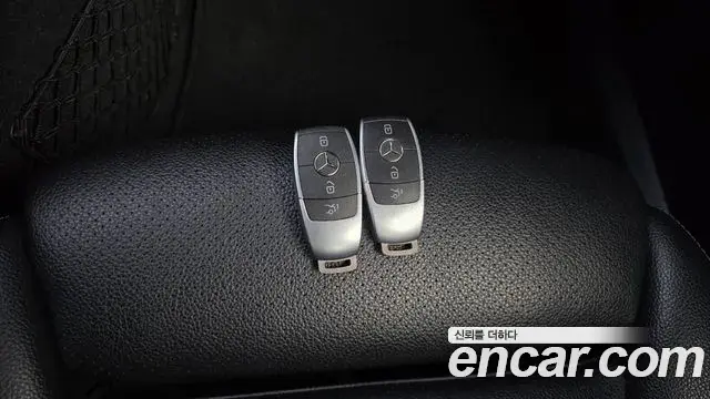 Mercedes-Benz C-Class 2019 — Photo 2/30