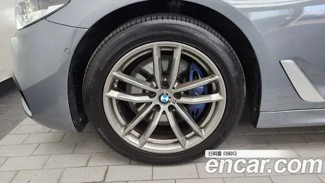 BMW 5 Series 2018 — Photo 2/20