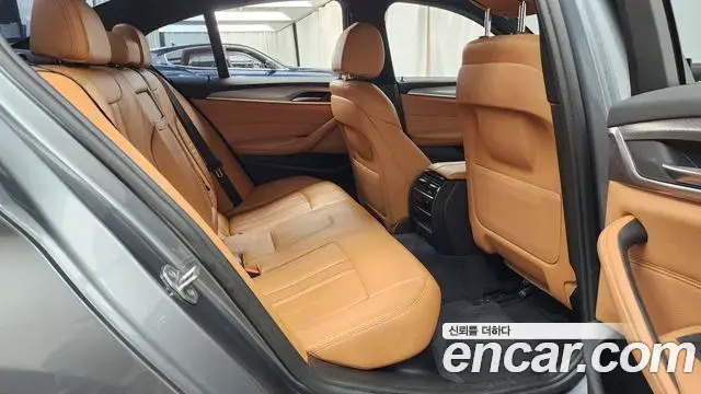BMW 5 Series 2018 — Photo 17/20
