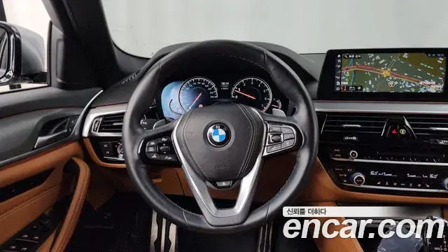 BMW 5 Series 2018 — Photo 14/20