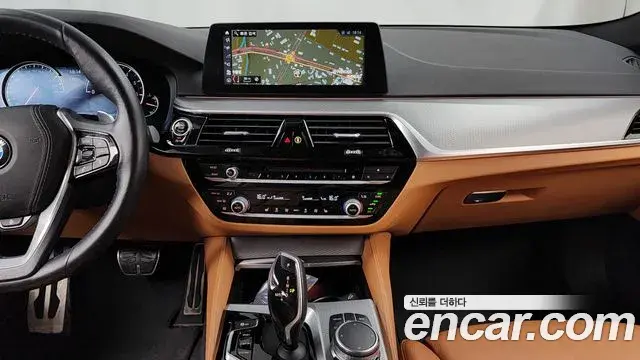 BMW 5 Series 2018 — Photo 13/20