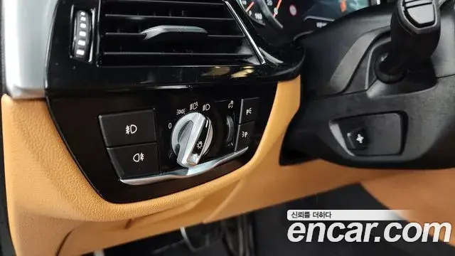 BMW 5 Series 2018 — Photo 16/20
