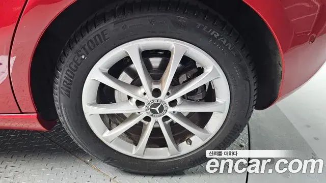 Mercedes-Benz A-Class 2019 — ფოტო 15/30