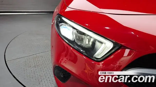 Mercedes-Benz A-Class 2019 — ფოტო 6/30