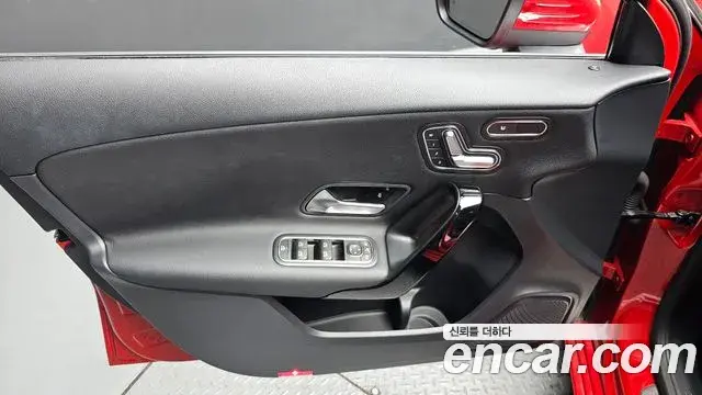 Mercedes-Benz A-Class 2019 — ფოტო 29/30