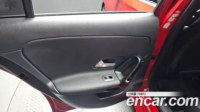 Mercedes-Benz A-Class 2019 — ფოტო 11/30
