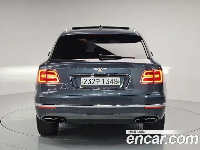 Bentley Bentayga 2019 — Şəkil 6/18