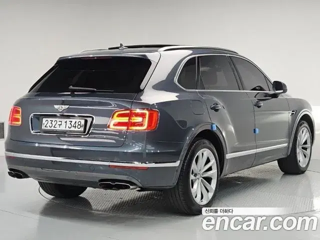 Bentley Bentayga 2019 — Şəkil 12/18