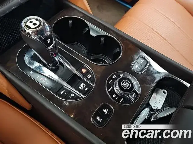 Bentley Bentayga 2019 — Şəkil 8/18
