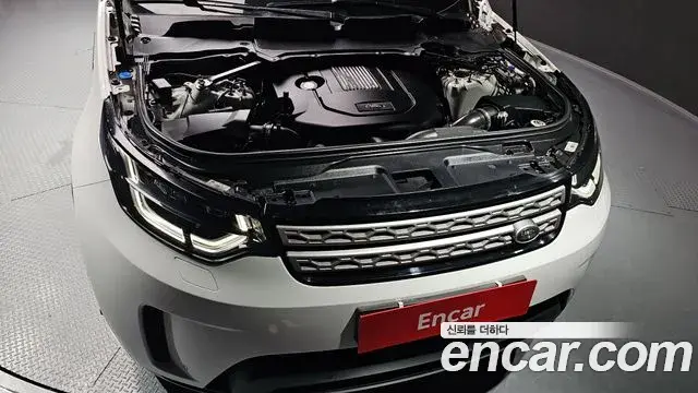 Land Rover Discovery 5 2019 — Photo 3/20