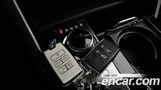 Land Rover Discovery 5 2019 — Photo 7/20